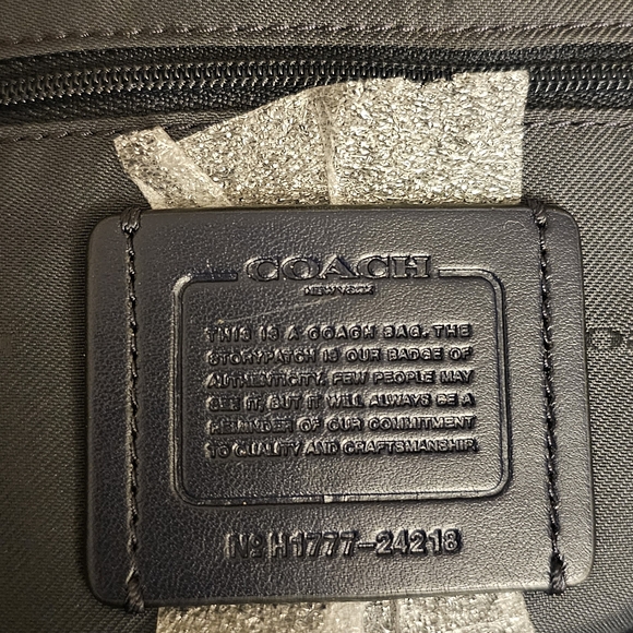 Coach NWT Bailey Carryall in Navy 24218 - Picture 2 of 8